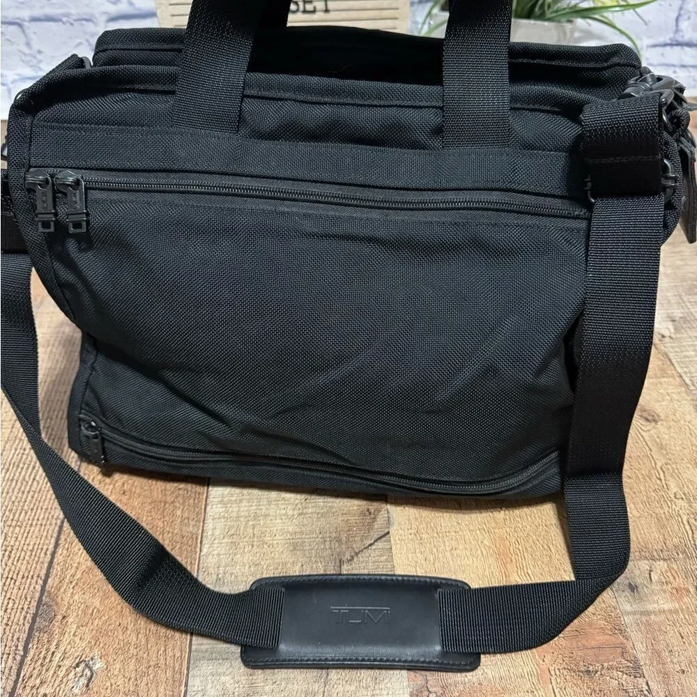 TUMI USA ALPHA BLACK BALLISTIC NYLON VINTAGE MESSENGER BRIEFCASE BAG